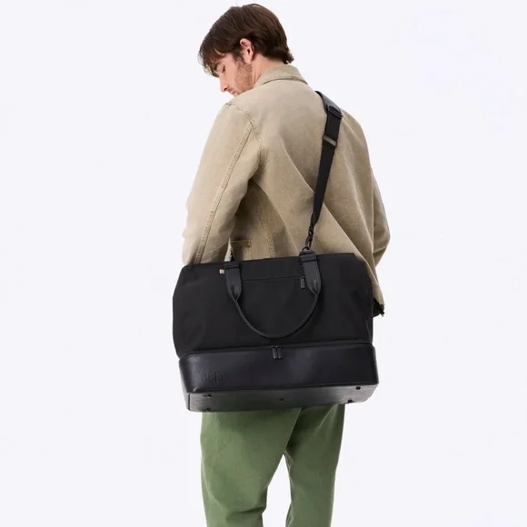 NWT Beis Weekender Bag in Black - Picture 3 of 3
